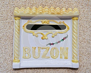 Buzon, Mailbox