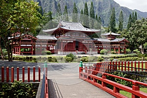 Byodo in temple and entrance bridge