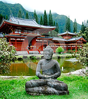 Byodo-In Temple with Statue