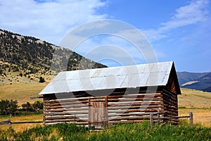 Cabin in Absaroka Mountains photo