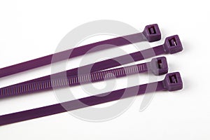 Cable ties in violett