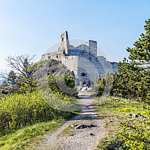 Zrúcanina Čachtického hradu, Slovensko