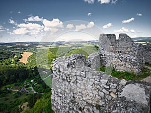 Zrúcanina Čachtického hradu, kde žila legendárna Krvavá grófka Báthory, Slovensko