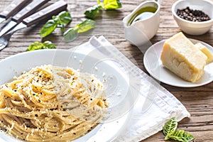 Cacio e Pepe - spaghetti with cheese and pepper