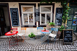 Cafe on KrÃÂ¤merbrÃÂ¼cke (Merchants' Bridge), Erfurt, Germany