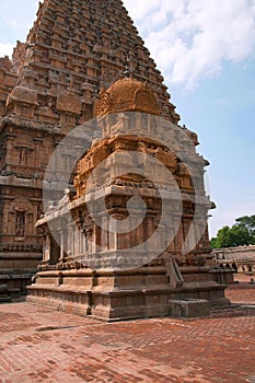 Cahndikesvara shrine in front and Brihadisvara Temple, Tanjore, Tamil Nadu. View from North