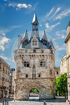 Cailhau Gate, Monument from 1495 that resembles a castle and was the main entrance to the city of Bordeaux