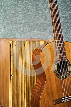 A Cajon and a guitar, the perfect duo