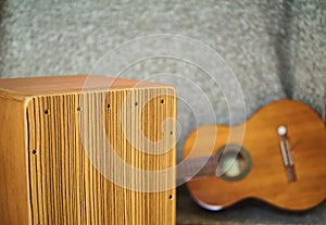 A Cajon and a guitar, the perfect duo