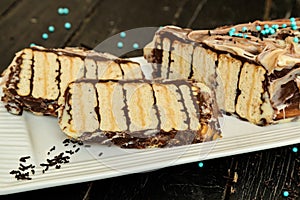 Cake without baking with biscuits and chocolate