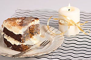 Cake with cream pudding.