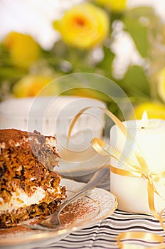 Cake with cream pudding.