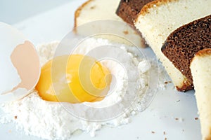 Cake & egg yolk