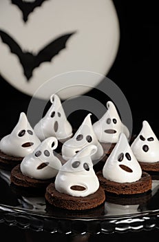 Cake ghosts for Halloween