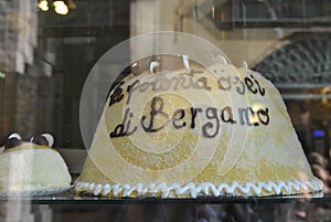 The cake with the inscription Italian