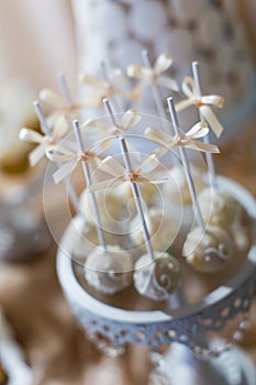 Cake pops and cupcakes