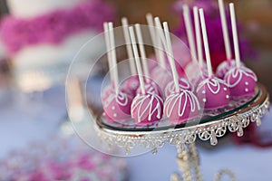 Cake pops and cupcakes