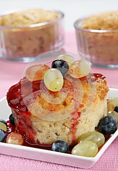 Cake pudding with grapes