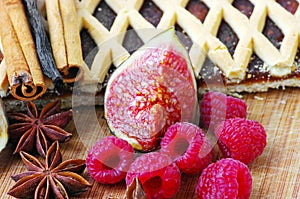 Cake with raspberry and vanilla