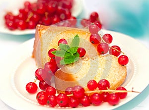 Cake and red currant 3