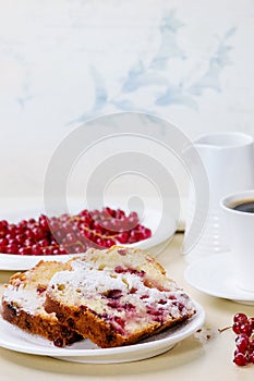 Cake with red currant