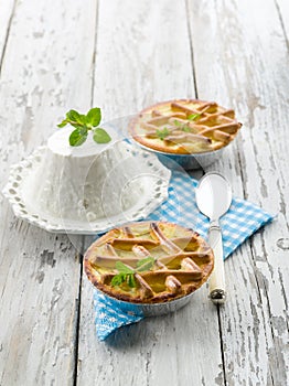 Cake ricotta with mint