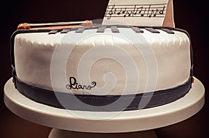 Cake In Shape of Piano and Cello