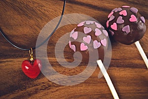 Cakepops and red heart decoration