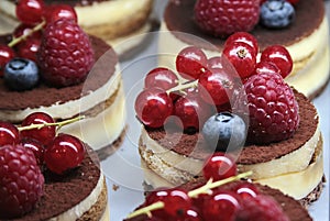 Cakes with cream and berries