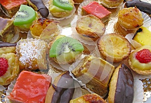 Cakes and desserts with fresh fruits