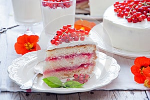 Cakes with red currant