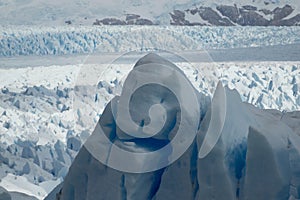 Gigante de hielo en glaciar, Patagonia photo