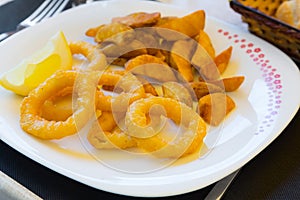 Calamares a La Romana Fried Squid photo