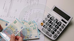 Calculating utility bills budget with calculator
