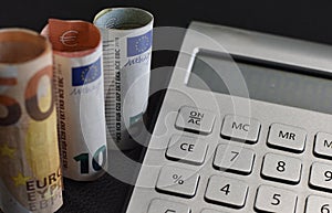 Calculator, 5,10,50 euro bills