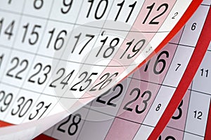 Mesiacov a dátumy uvedené v kalendári, zatiaľ čo otáčanie stránok.