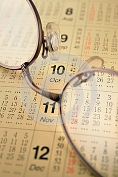 Kalendář a brýle 