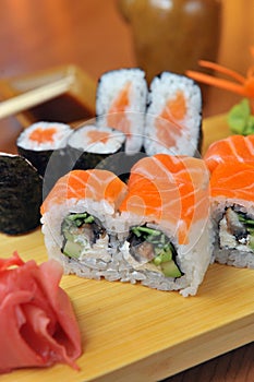 California rolls , maki sushi