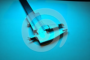 caliper mesure equipment scale engeneering micrometer precision blue light