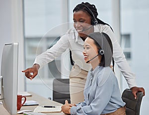 Call center, contact us and coaching with women and training, CRM and working with team leader and help. Computer