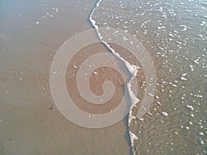 Calm wave making a pattern