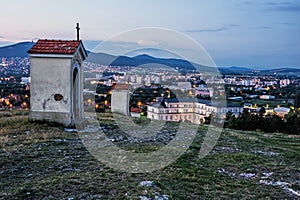Kalvárie v Nitře se Zoborem, Slovensko, večerní scéna
