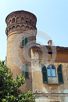 Calvenzano (Italy), ancient building
