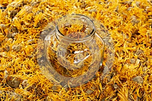 CalÃÂ©ndula officinalis Hierba AsterÃÂ¡cea - Dried calendula flowers photo