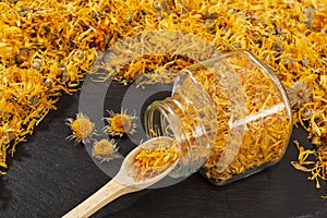 CalÃÂ©ndula officinalis Hierba AsterÃÂ¡cea - Dried calendula flowers photo