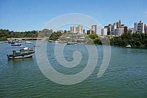 Ponte sul fare,, brasile un di legno sul baia 