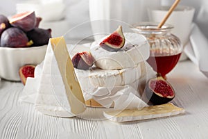Camembert cheese with figs and honey