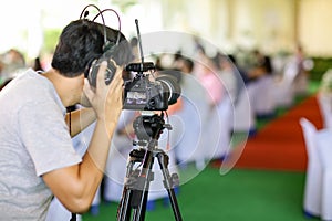 camera show viewfinder image catch motion in interview or broadcast wedding ceremony