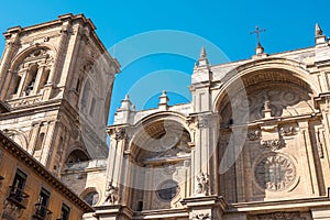 Campanario y fachada principal de la basÃƒÂ­lica catedral siglo XV