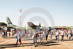 People at the military air base to visit the Portoes Abertos Ala